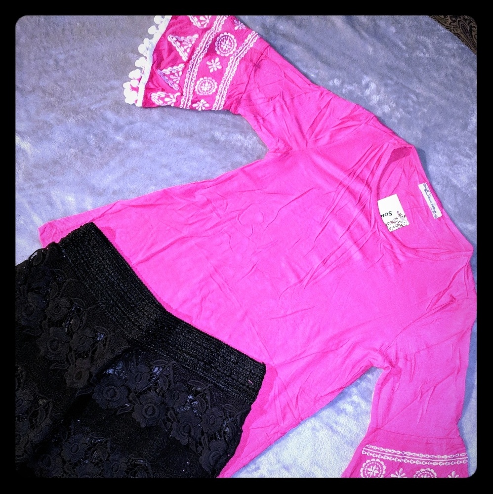 Girls relaxed fit tunic and lace shorts.